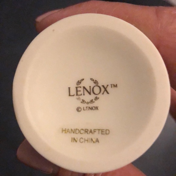 Lenox handcrafted beige porcelain mini vase - Picture 3 of 5